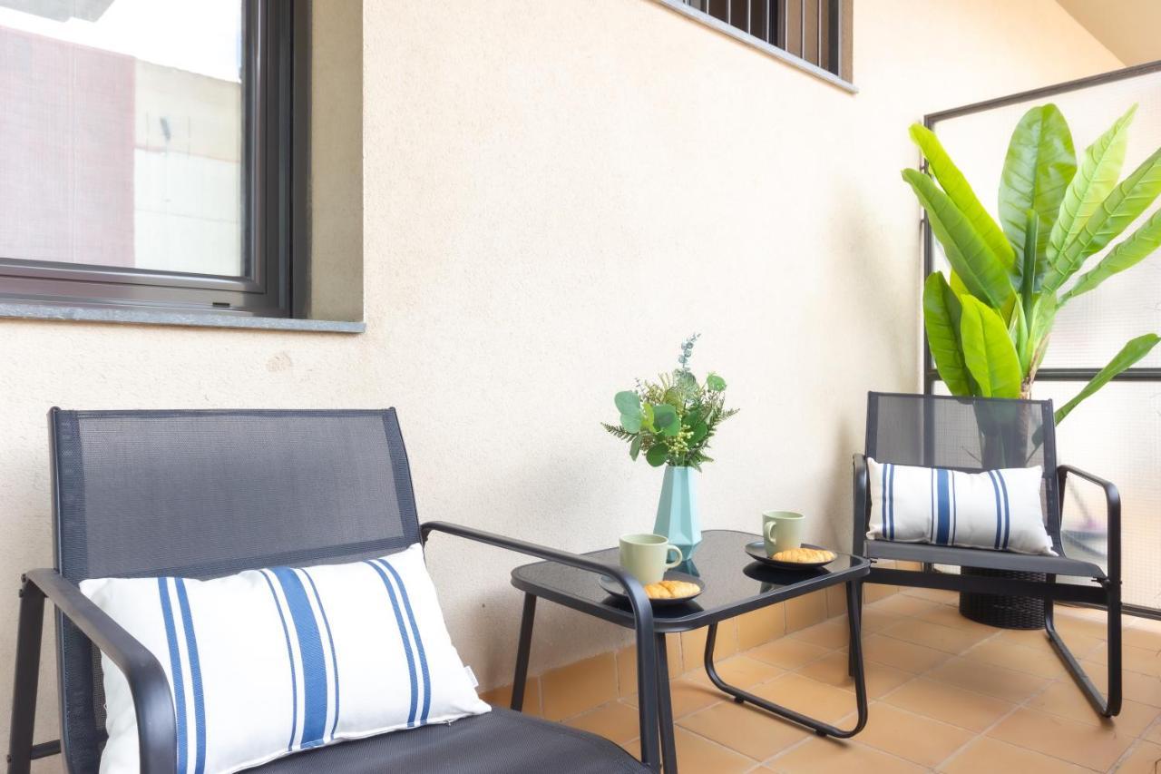 Elegante Duplex En Terrassa, Barcelonaアパートメント エクステリア 写真