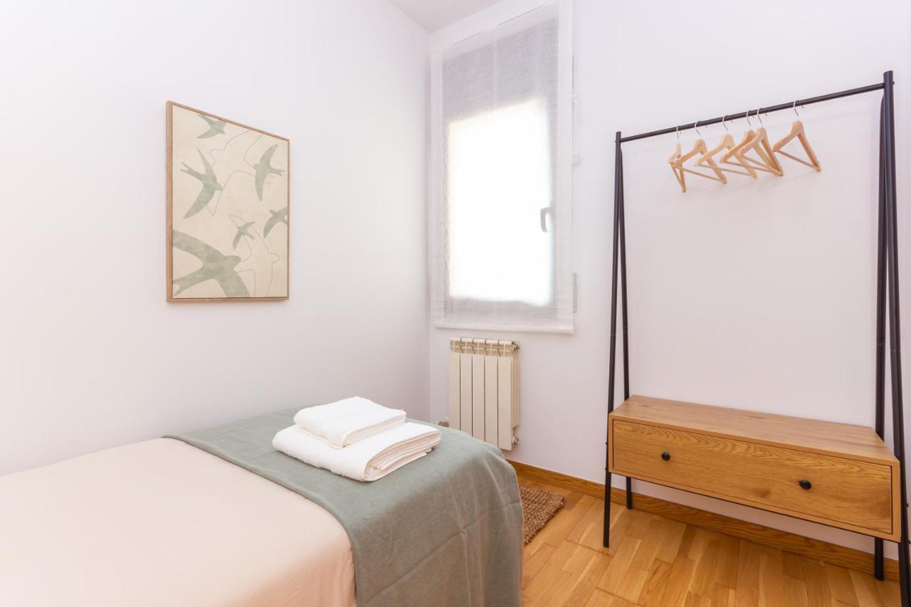 Elegante Duplex En Terrassa, Barcelonaアパートメント エクステリア 写真