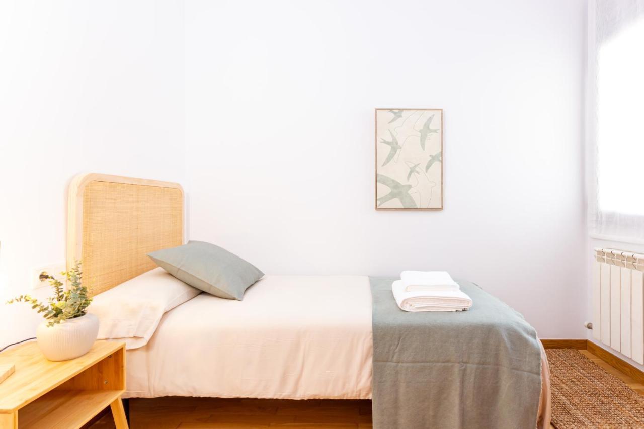 Elegante Duplex En Terrassa, Barcelonaアパートメント エクステリア 写真
