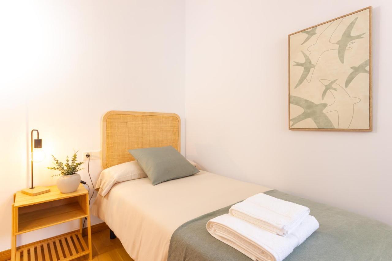 Elegante Duplex En Terrassa, Barcelonaアパートメント エクステリア 写真